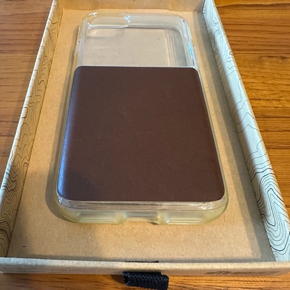 Nomad Clear Case Slim Leather Cover for Phone Apple iPhone 7 and 8 New in Box - Picture 3 of 3